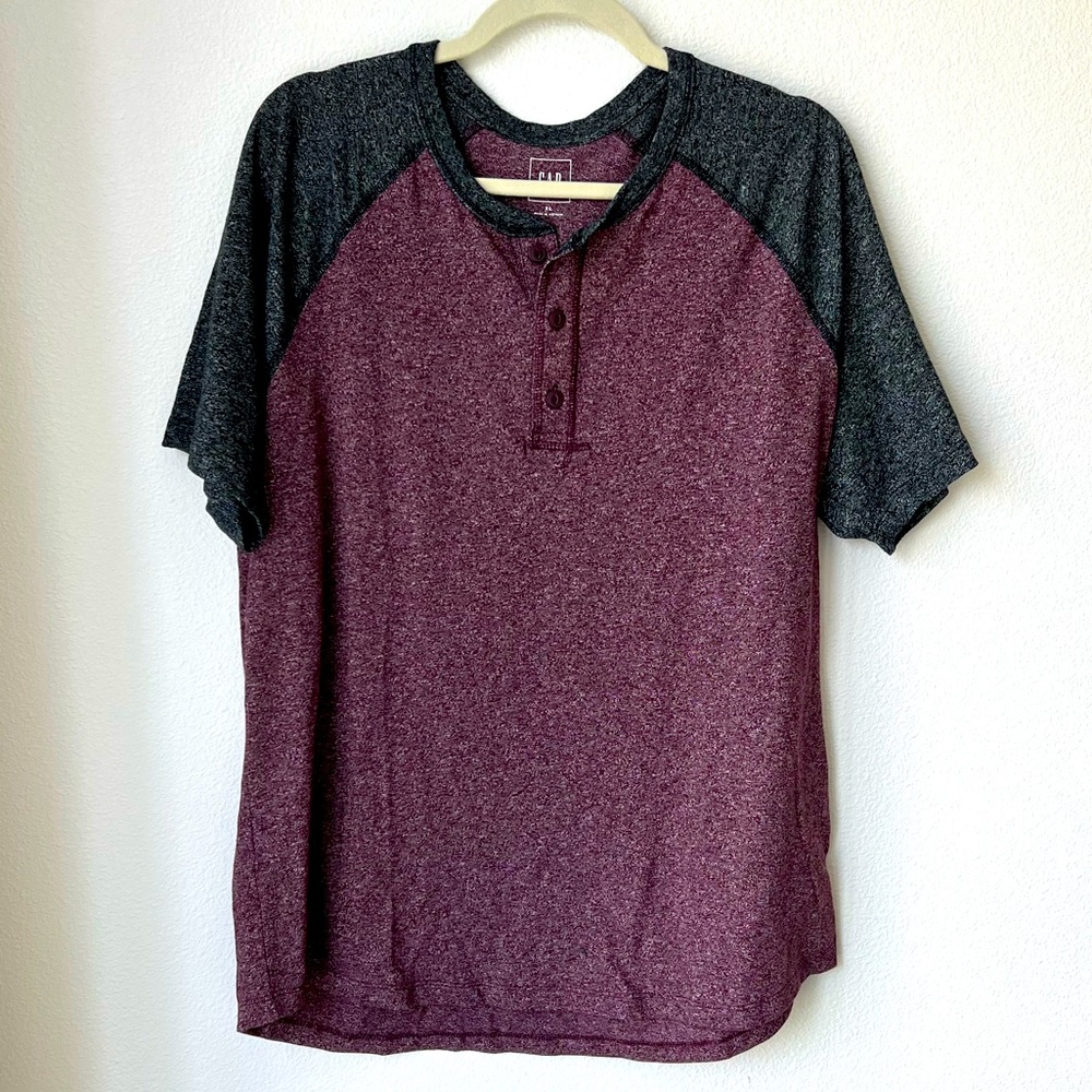 GAP Men’s Short Sleeve Henley Tee in Maroon and Charcoal